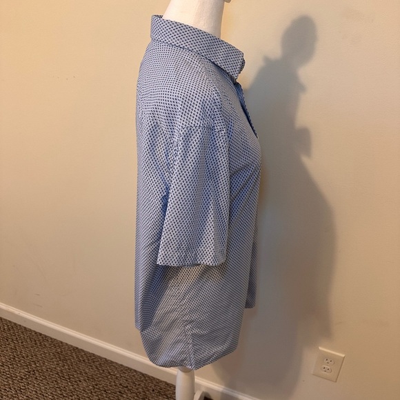 UNTUCKit Men’s Button Down Blue Pattern Short Sleeve Shirt Size Large - Picture 4 of 5